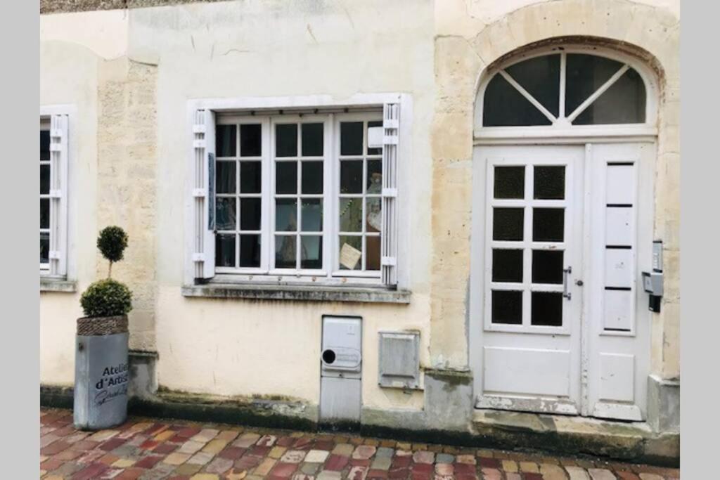 Au Coeur Du Vieux Bayeux, Logement De Charme Lejlighed Eksteriør billede